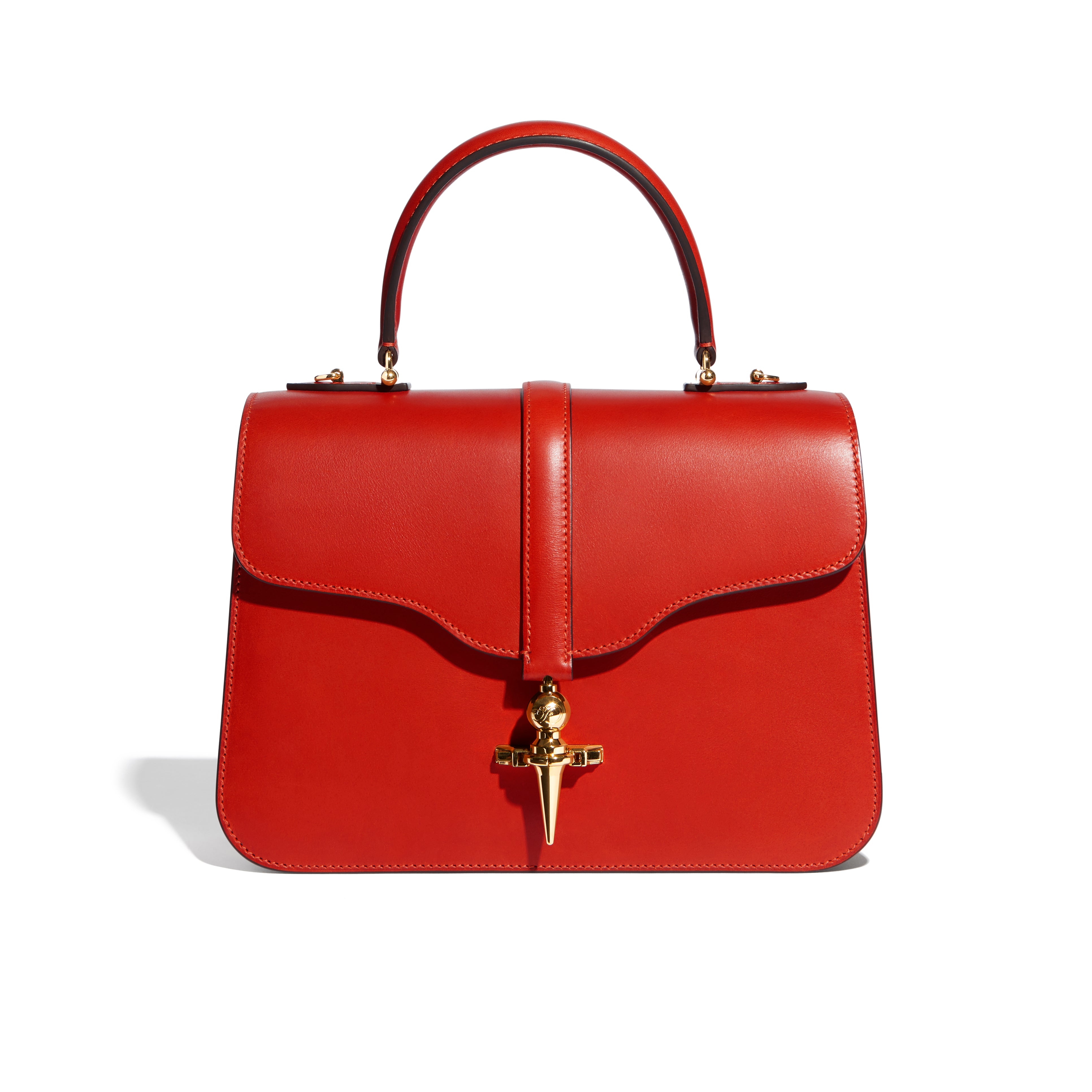 Diane - Joseph Duclos - Avec sa coupe élégante, son cuir naturel et son fermoir iconique, le sac Diane rend hommage à la déesse chasseresse. Tout comme elle, il célèbre la féminité à la fois puissante et naturelle. Porté au bras ou sur l’épaule grâce à sa bandoulière, il donne à la femme qui le possède une allure pleine de noblesse. Dimensions: L:26cm X H: 16,5cm X P: 8cm Fabriqué en France
