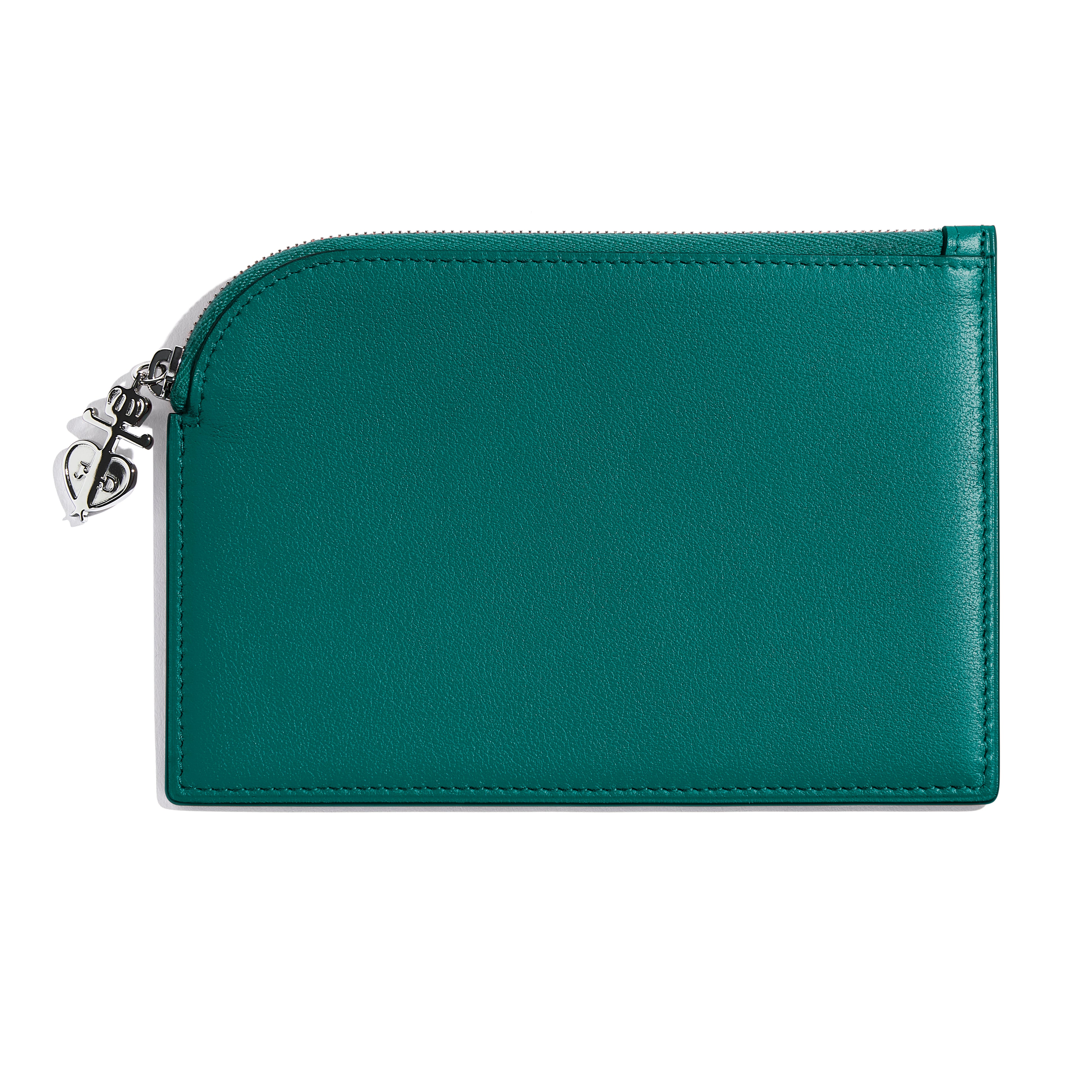 Nous avons imaginé cette pochette Lectoure pour tous les amoureux du cuir. Grâce à son design élancé et ses poches spacieuses, cette pochette est idéale pour vous accompagner dans votre quotidien comme dans vos voyages.