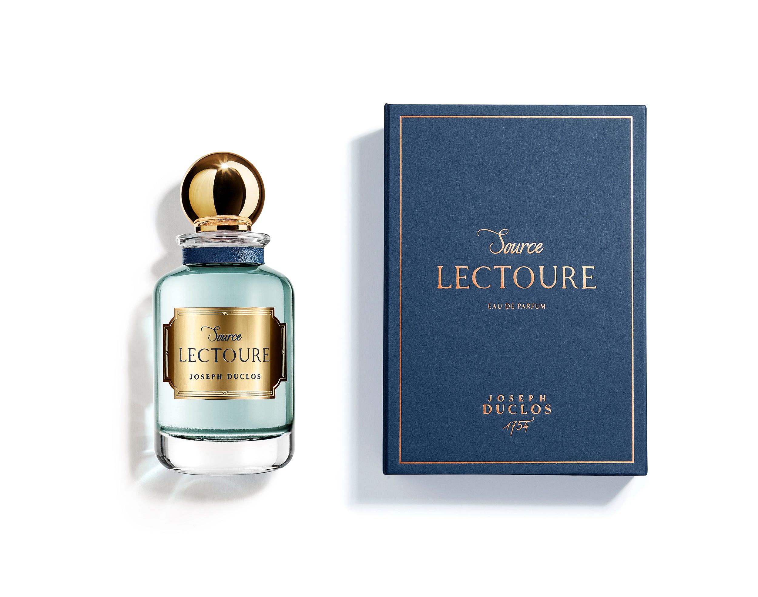 Joseph Duclos - parfum - Emotion olfactive : Source Lectoure nous régénère par sa fraicheur vivifiante et lumineuse, associée à la clarté du Mandora, un nouveau citrus. Ses notes d’agrumes, bergamote, petitgrain, se combinent de manière dynamique à la vivacité de la menthe et de la lavande.   Contenance: 100ml   Un échantillon de parfum sera glissé dans votre commande. Vous pourrez ainsi le sentir et le tester avant d’ouvrir votre coffret.  Fabriqué en France